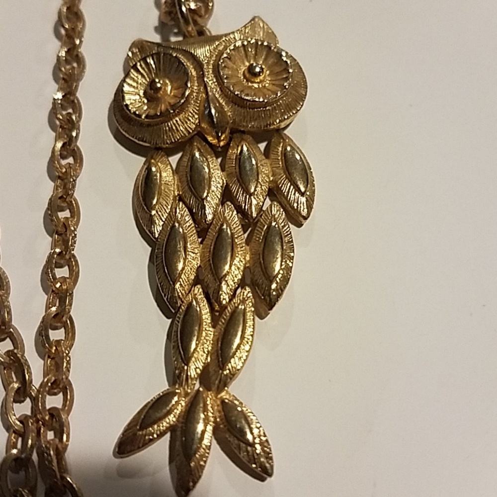 Vintage 1970-80's Avon owl gold pendant necklace